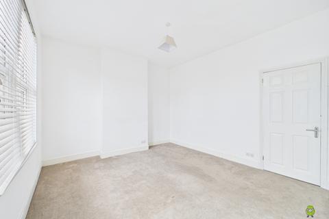 16 Myrtledene Road, London, SE2 0EZ