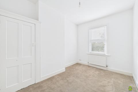 16 Myrtledene Road, London, SE2 0EZ