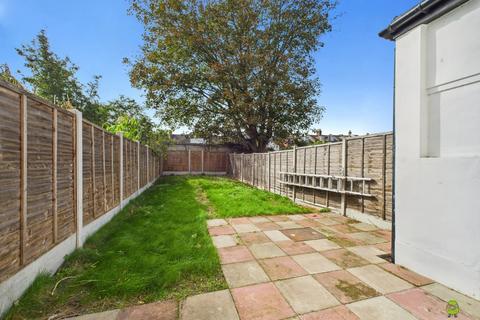 16 Myrtledene Road, London, SE2 0EZ