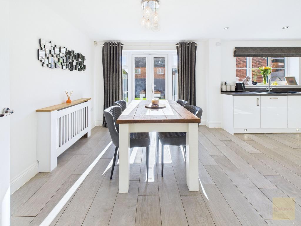 Spacious Dining Area