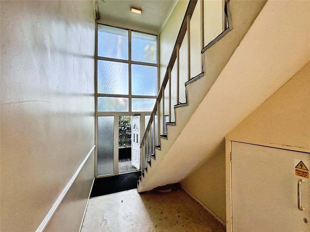 Com Entrance