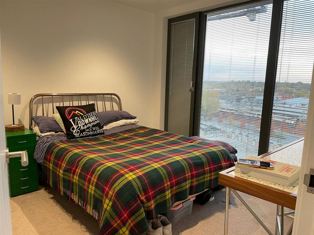 Bedroom Pic1.jpg