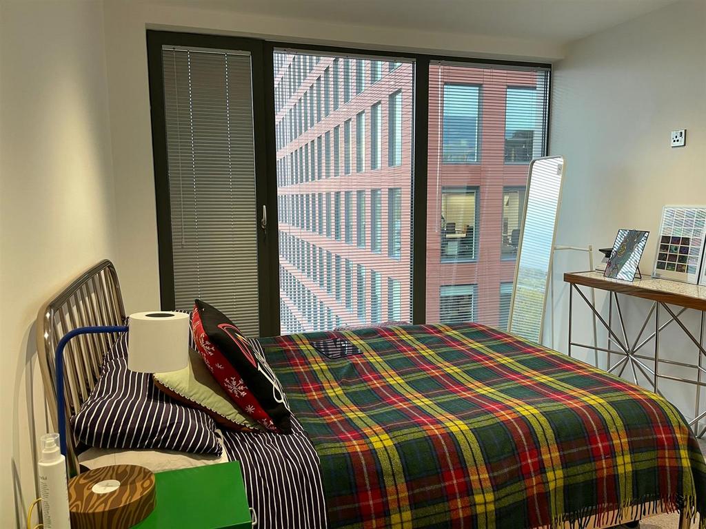 Bedroom Pic2.jpg
