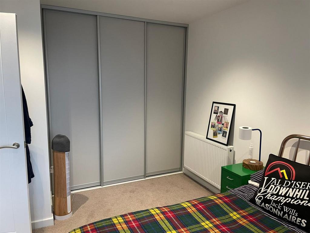 Bedroom Pic3.jpg