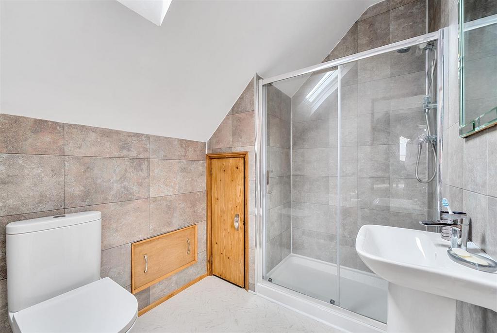 En-suite to Bedroom 1
