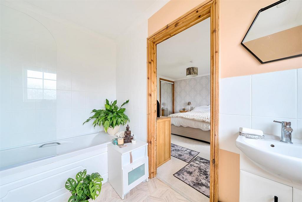 En-suite to Bedroom 2