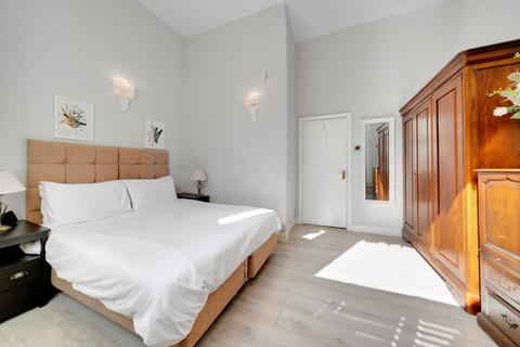 2 bedroom ground floor flat for sale, 6 Perham Road, London W14