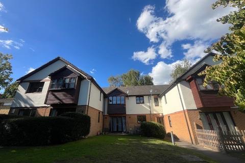 2 bedroom flat to rent, Hawkridge Court, Bracknell RG12