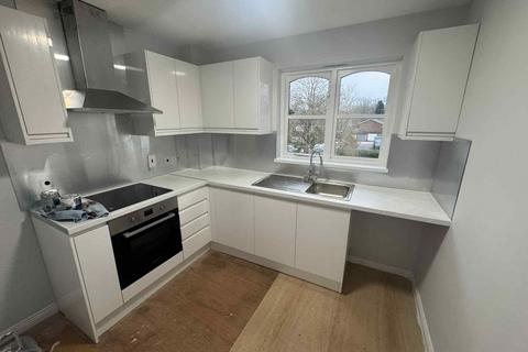 2 bedroom flat to rent, Hawkridge Court, Bracknell RG12