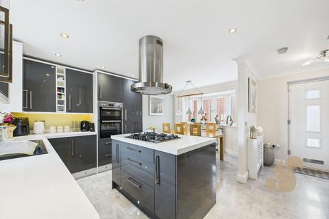 4 bedroom townhouse for sale, Stevens Close, Colchester