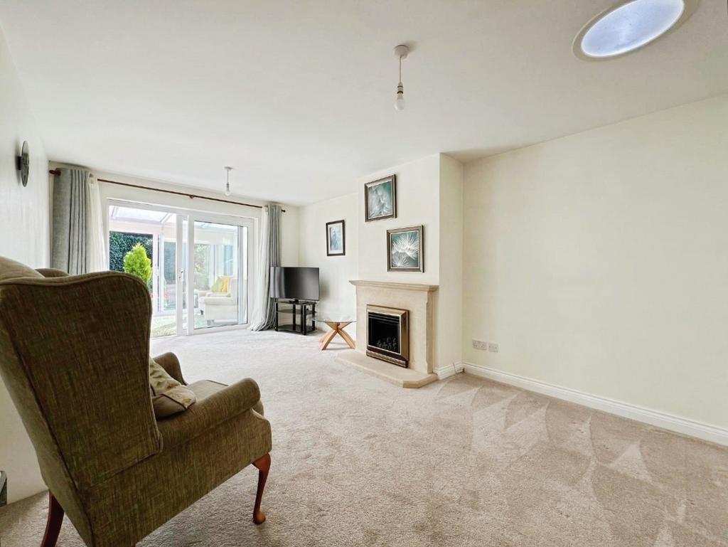 Pbox-living room-342160.jpg