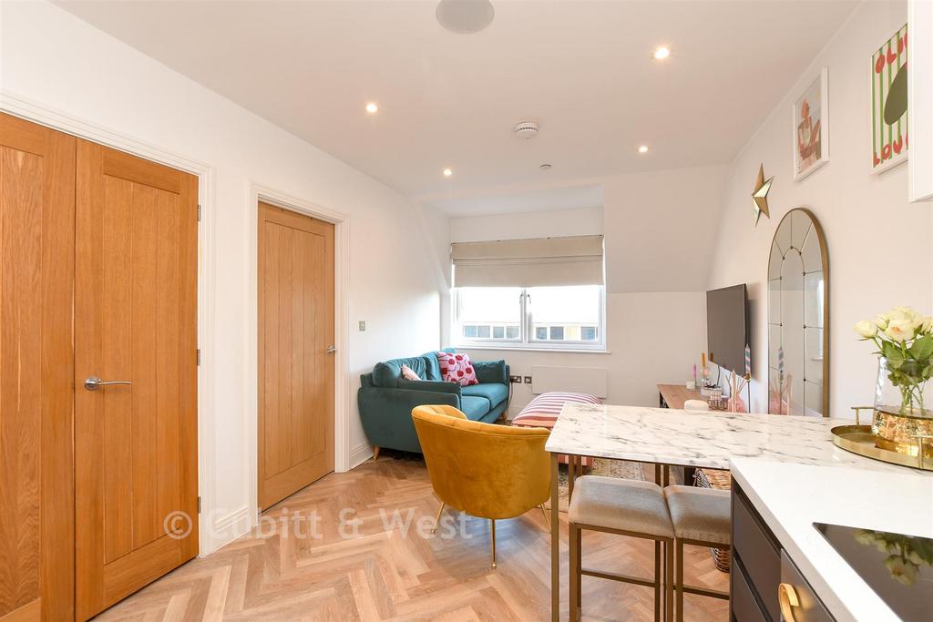 Lounge/Kitchen