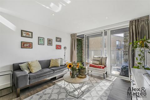 3 bedroom flat for sale, Marine Wharf, Canada Water, SE16