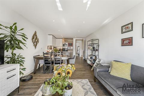 3 bedroom flat for sale, Marine Wharf, Canada Water, SE16