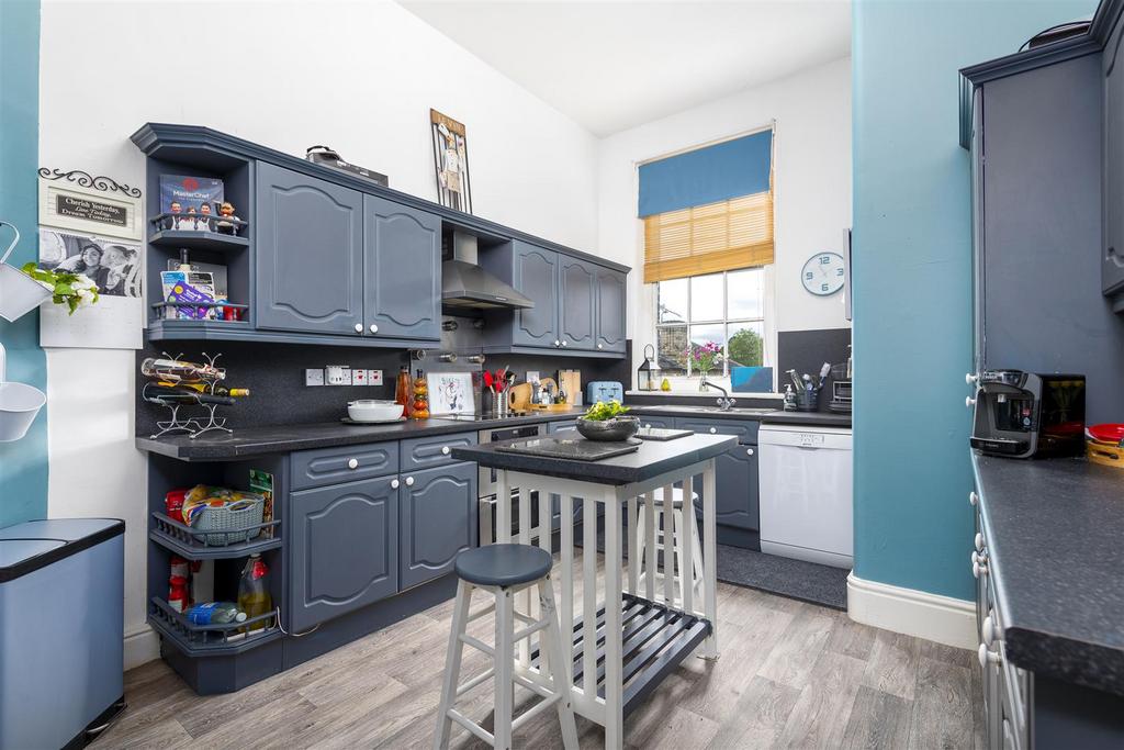 Kitchen 1.jpg