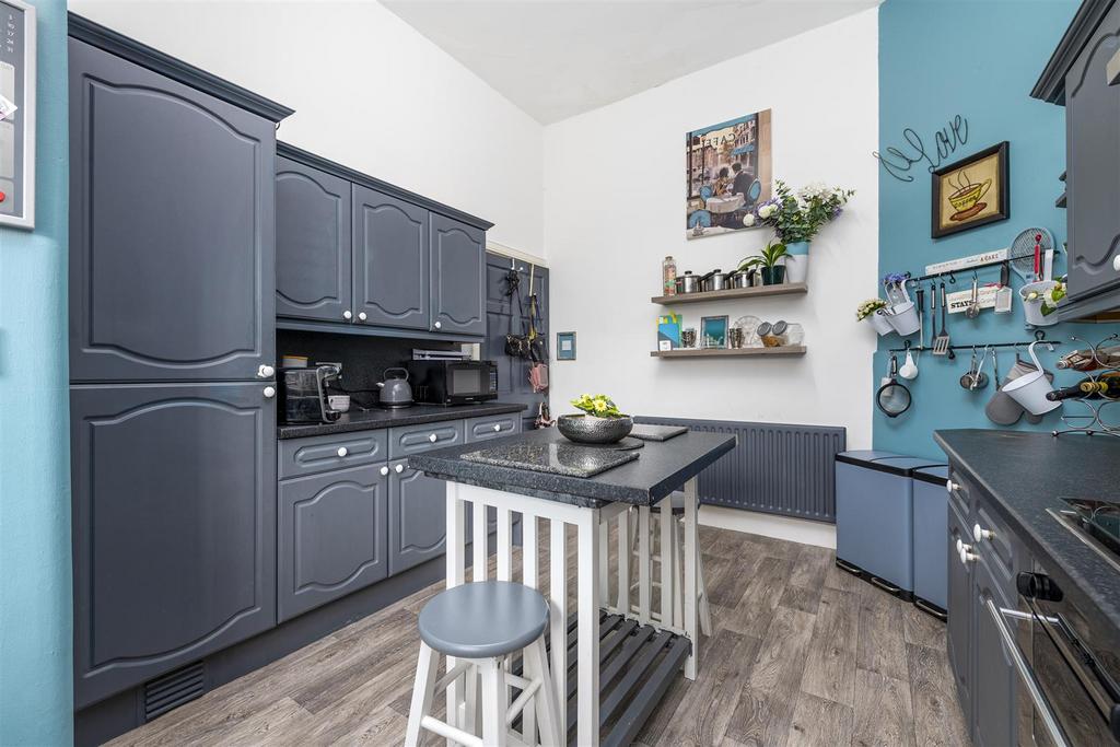 Kitchen 4.jpg