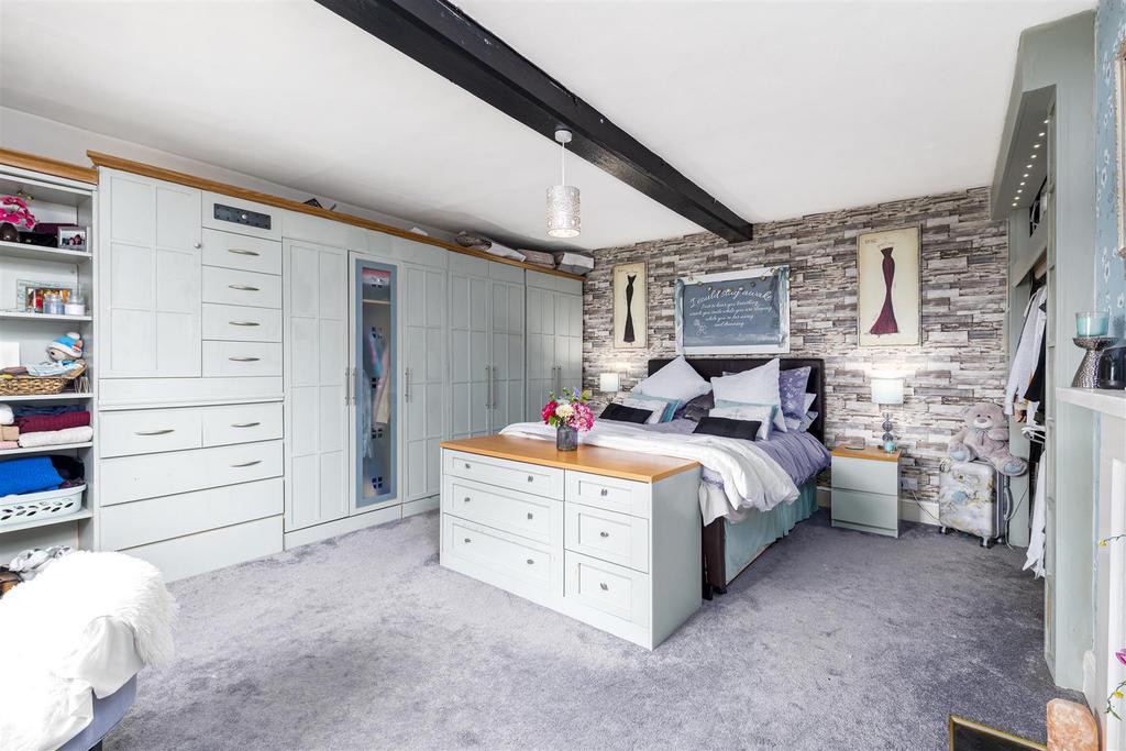 Bedroom 1 1.jpg
