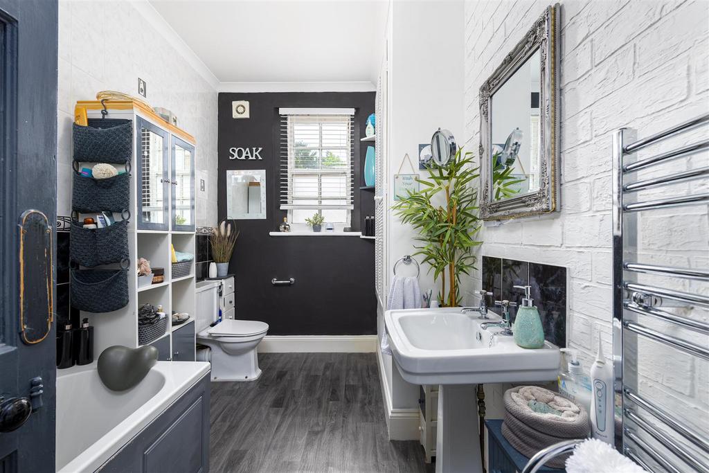 Bathroom.jpg