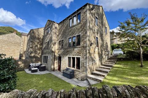April Gardens, Bradford BD13