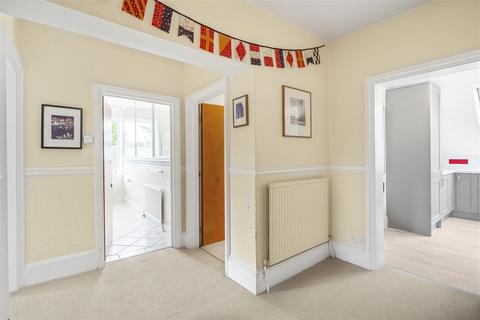 3 bedroom flat for sale, Portinscale Road, London