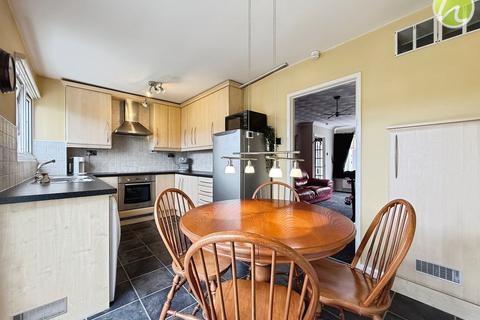 3 bedroom terraced house for sale, Burton Close, Corringham, SS17