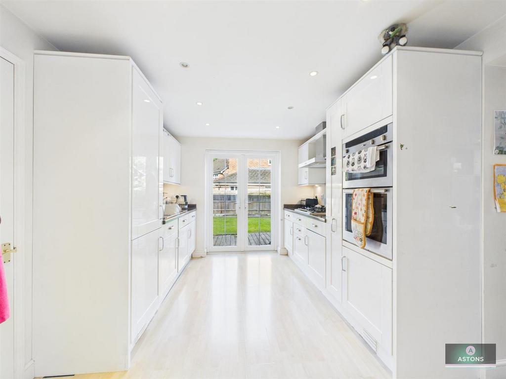 CAM04622 G0-PR0063-STILL013.jpg