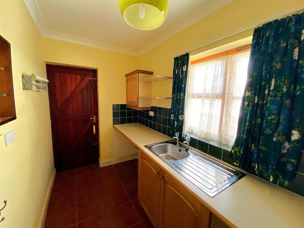 1 Grazebrook Close - Utility.jpg