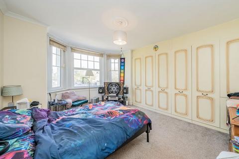 undefined, Thornbury Road, Isleworth TW7