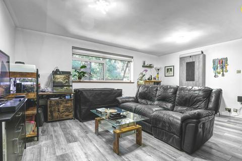 2 bedroom flat for sale, Bourne Close, Ware, SG12