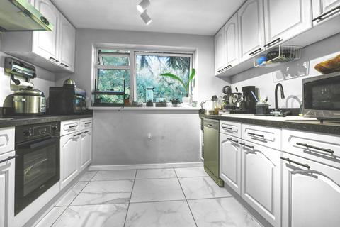 2 bedroom flat for sale, Bourne Close, Ware, SG12