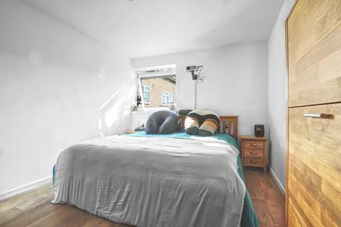 2 bedroom flat for sale, Bourne Close, Ware, SG12