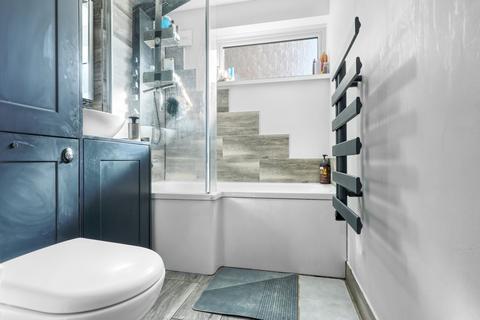 2 bedroom flat for sale, Bourne Close, Ware, SG12