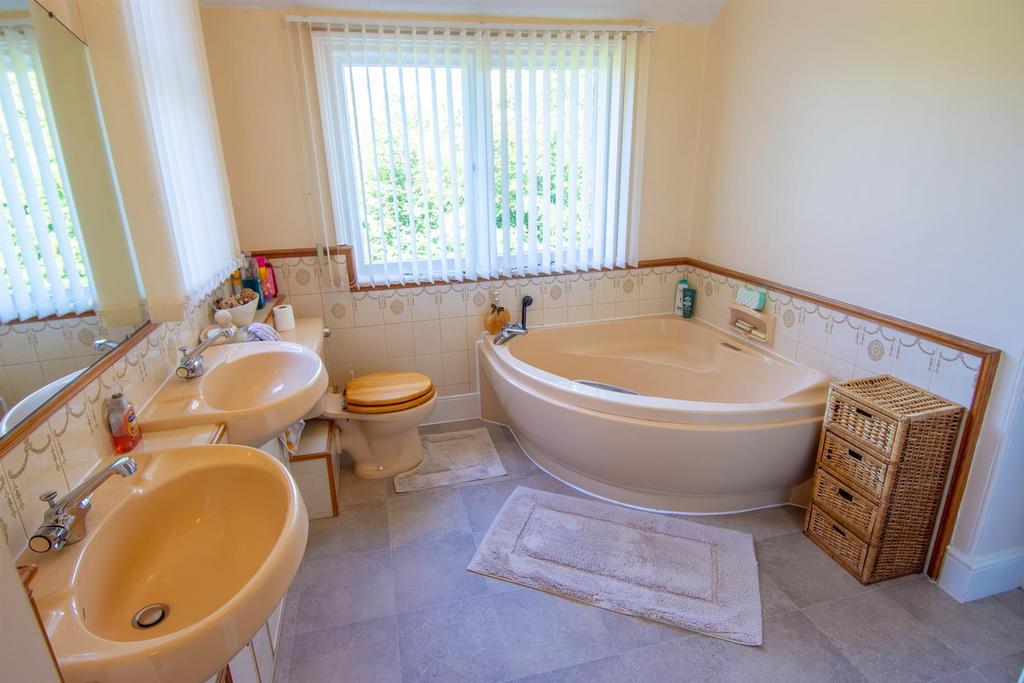 0925 01 - Penvearn, West Trewirgie Road, Redruth (