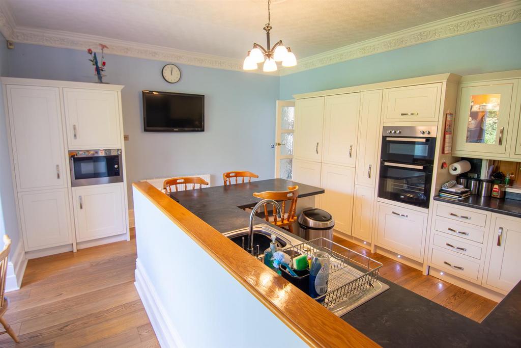 0925 01 - Penvearn, West Trewirgie Road, Redruth (