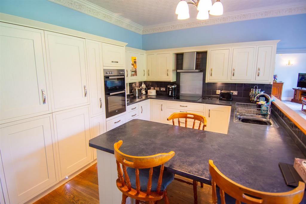 0925 01 - Penvearn, West Trewirgie Road, Redruth (