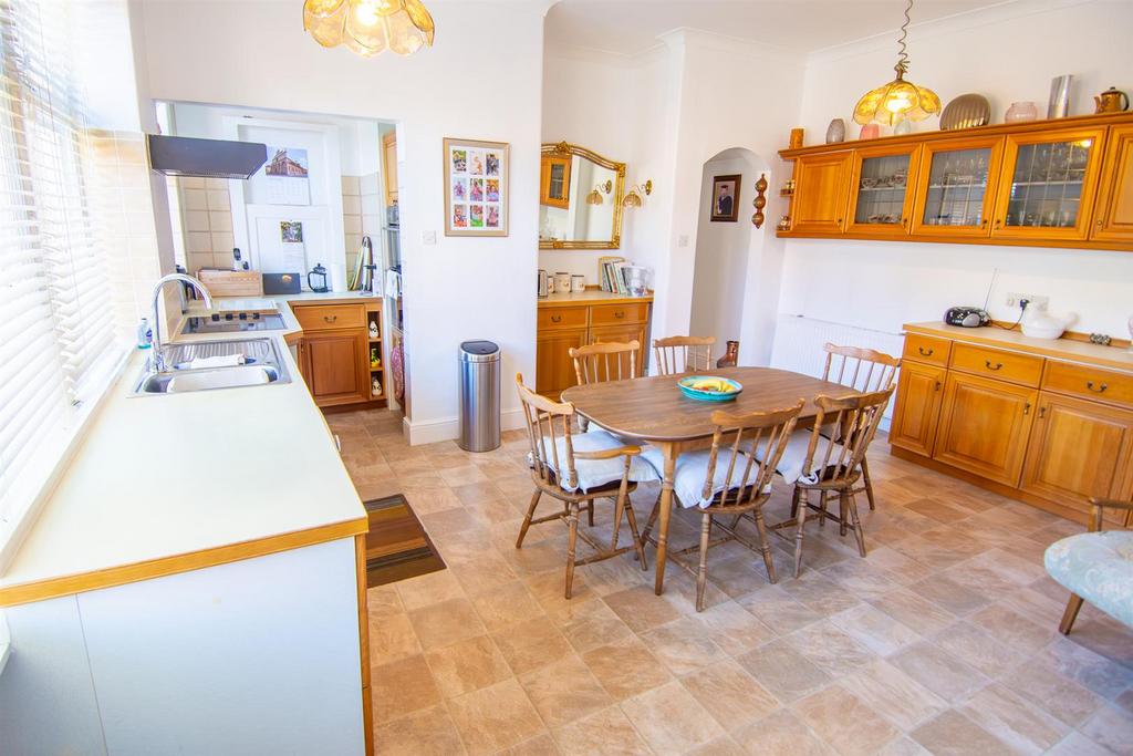 0925 01 - Penvearn, West Trewirgie Road, Redruth (