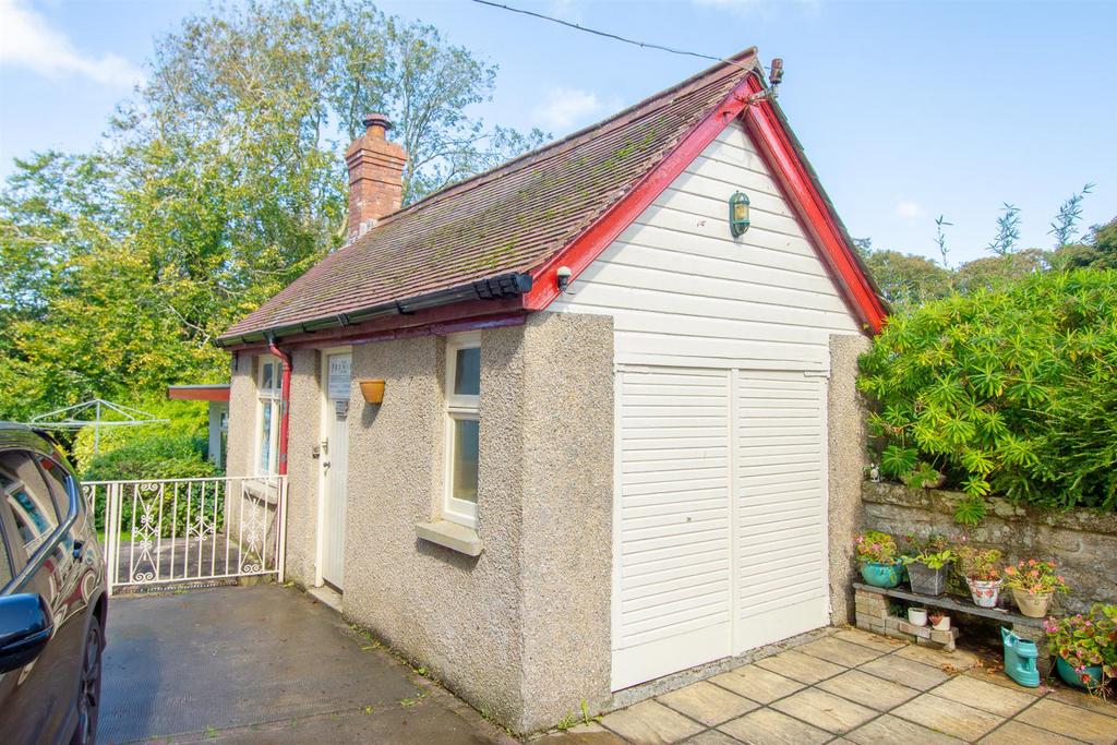 0925 01 - Penvearn, West Trewirgie Road, Redruth (