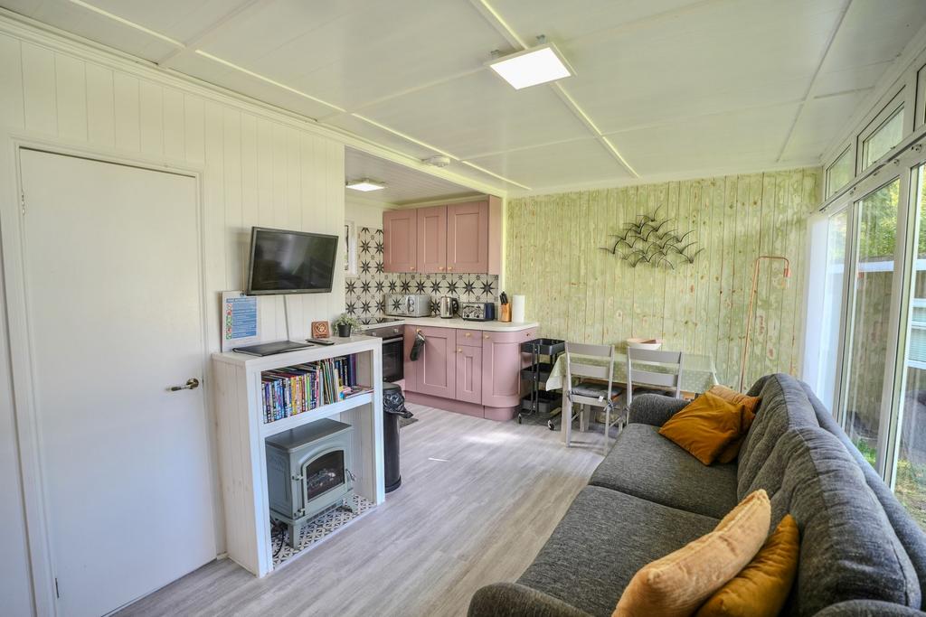 Lounge/Kitchen