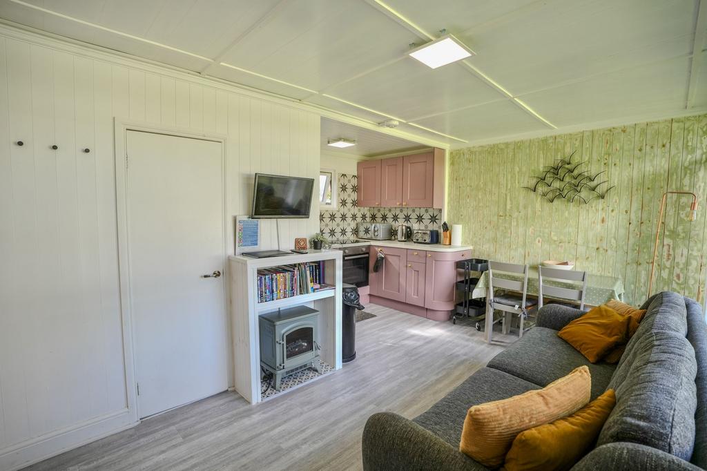 Lounge/Kitchen