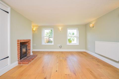 3 bedroom semi-detached house to rent, Burnham Overy Town