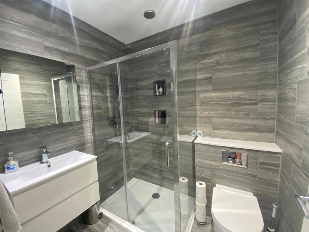 Shower Room: