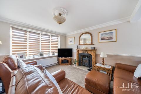 3 bedroom semi-detached house for sale, Chelmer Drive, Brentwood