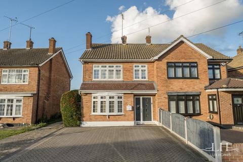 3 bedroom semi-detached house for sale, Chelmer Drive, Brentwood