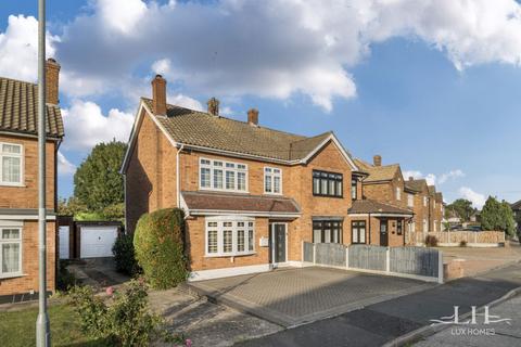 3 bedroom semi-detached house for sale, Chelmer Drive, Brentwood
