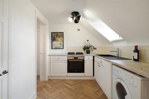 1 bedroom flat for sale, Narbonne Avenue, SW4
