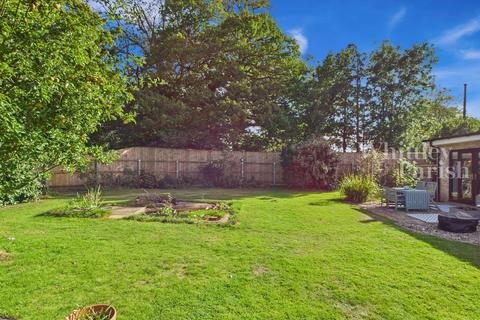 undefined, Church Close, Hoxne