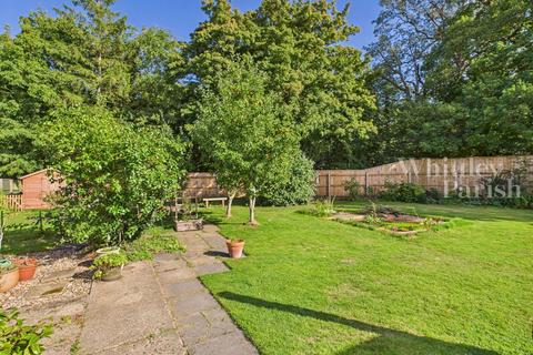 undefined, Church Close, Hoxne