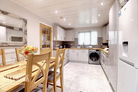 3 bedroom townhouse for sale, Fern View Close, Hackenthorpe