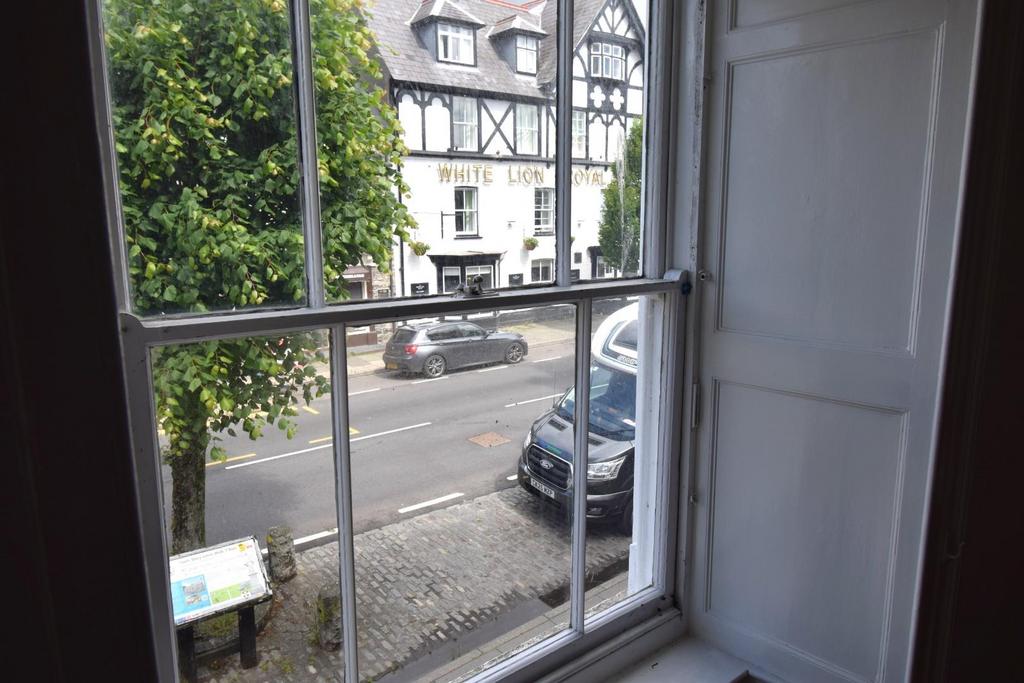 Main Living Room / Lounge