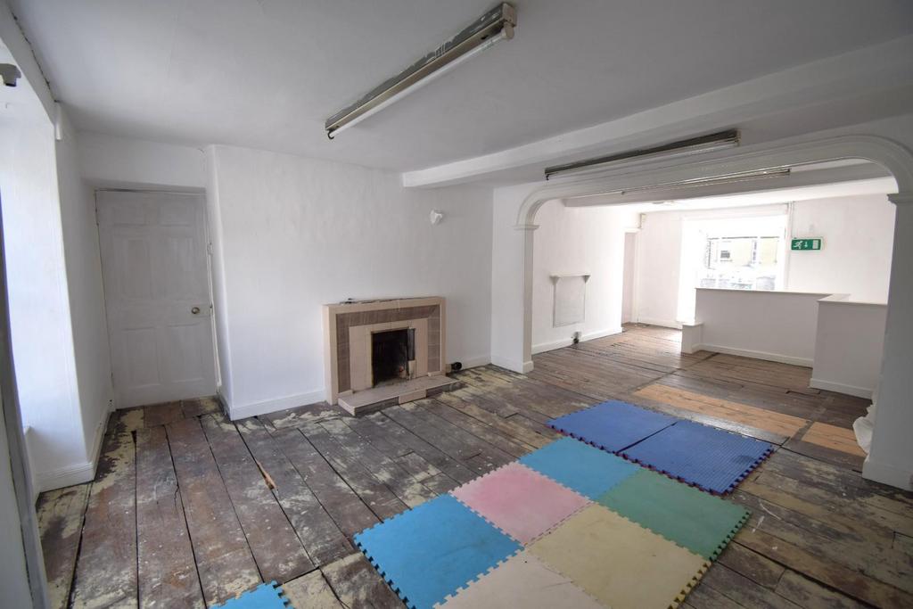 Living Room / Kitchen or Office Space